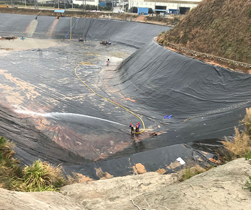 彭山废水池清理